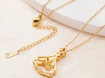 Rhinestone Decor Pendant Necklace